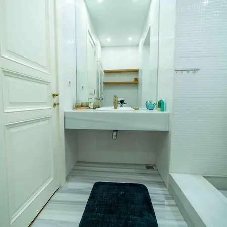 Modern Flat In The The Galata شقة *